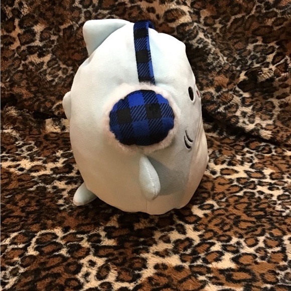 NWT SHARON. THE SHARK WINTER COLLECTION 8”SQUISHDATE 02/01/2022 - Picture 6 of 7